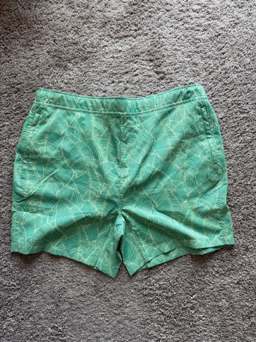 Mack Weldon Green Leaf-Print swim trunks